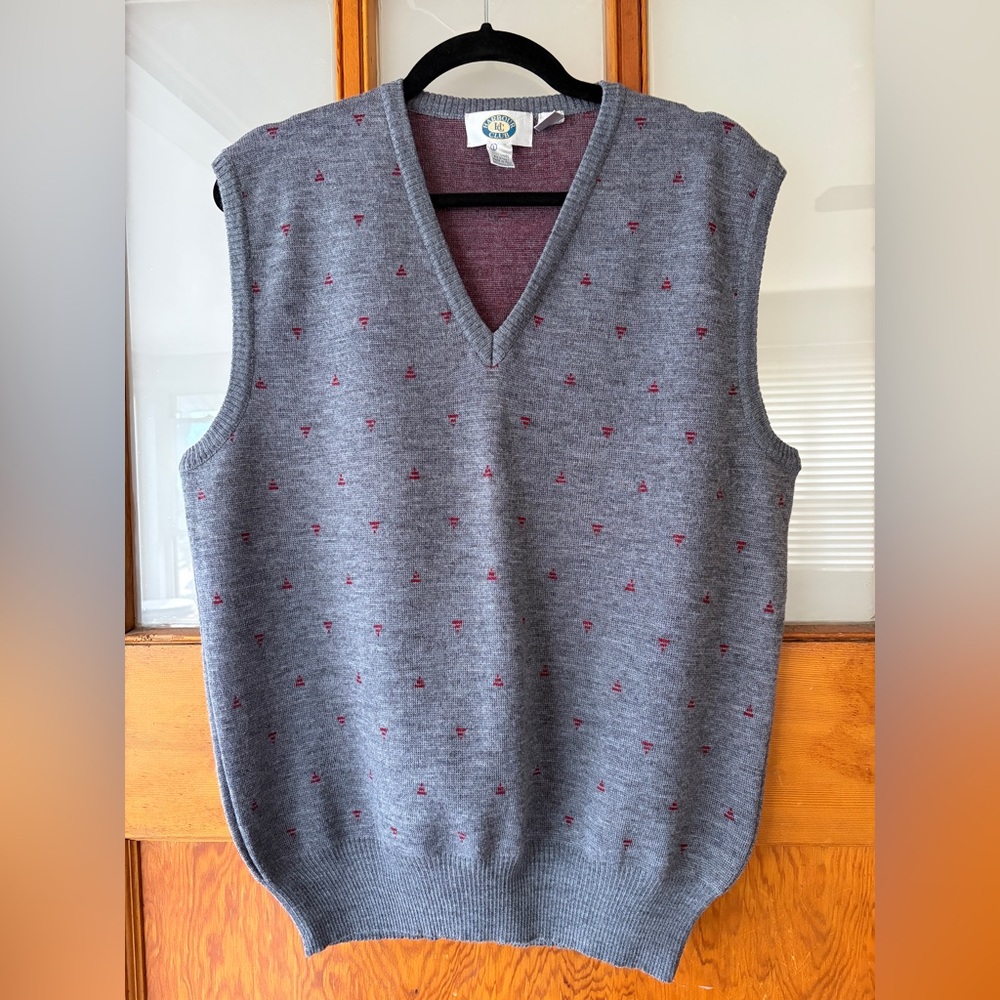 Harbour Club 100% Wool Vintage Gray and Red Patterned Sweater Vest